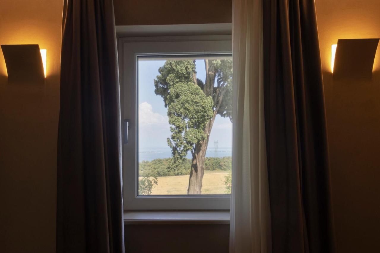 Eremus Relais Aparthotel Lonato Exteriör bild